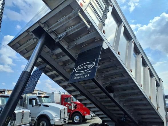 2026 Kenworth T880 image 16