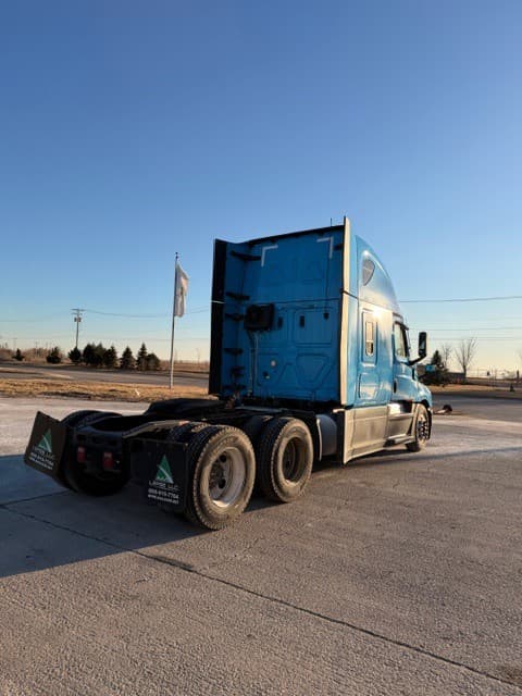 2024 Freightliner Cascadia image 4