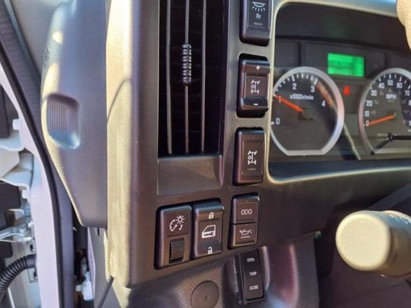 2024 Isuzu NRR image 19