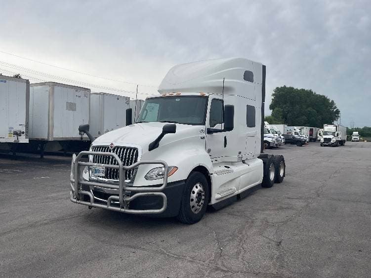 2023 International LT625 Sleeper Semi Truck - 73" Integral Sleeper, 450HP, 12 Speed Automatic image 2
