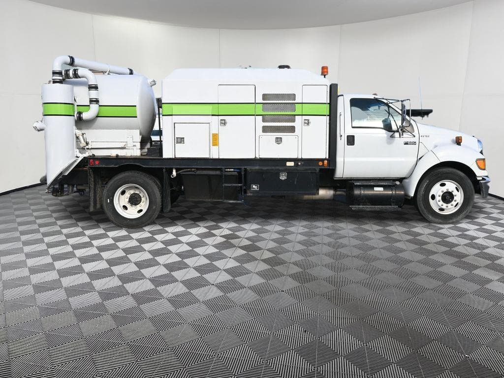 2004 Ford F-650SD XL DRW image 2