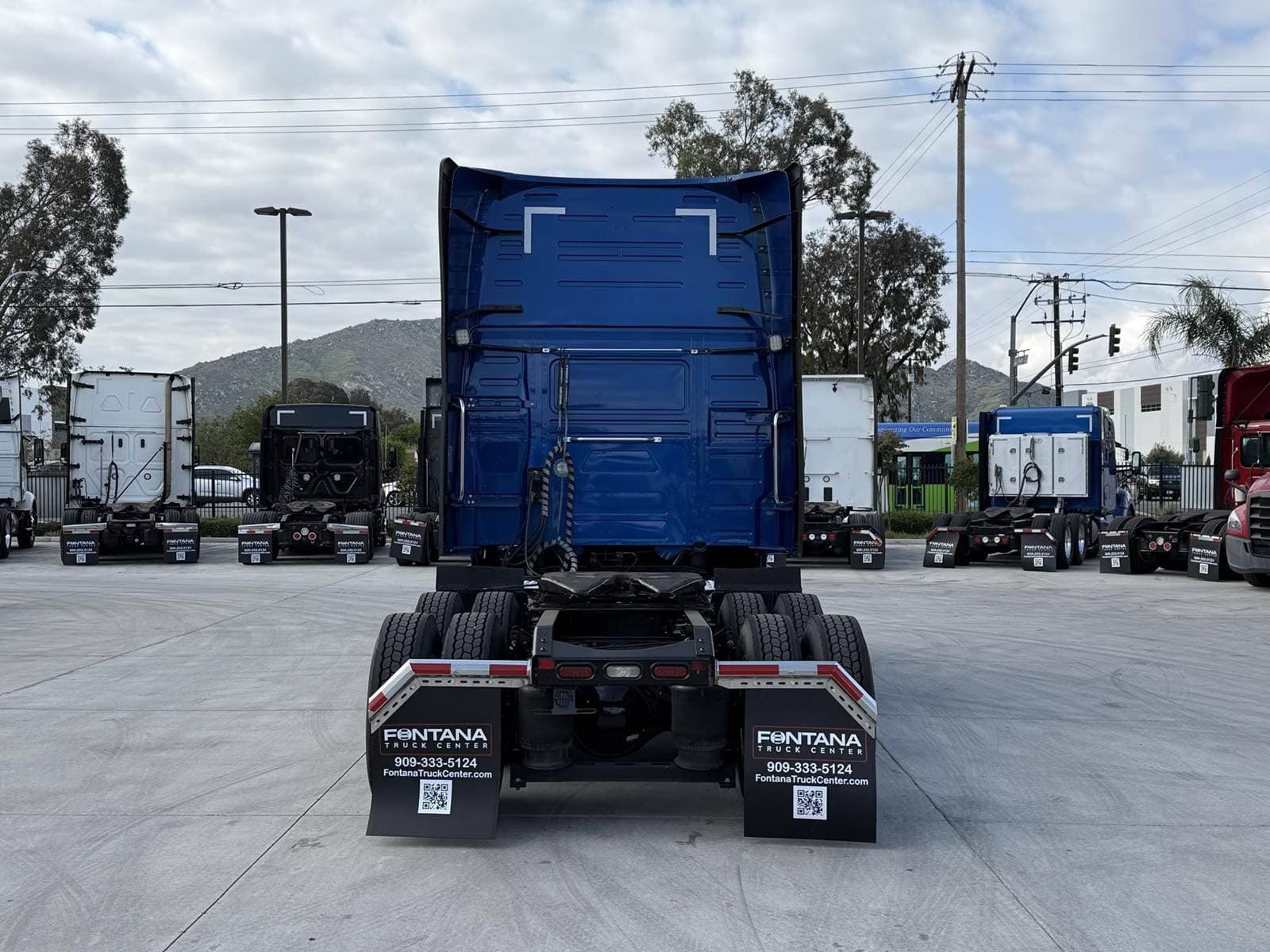 2021 Volvo VNL64T760 image 2