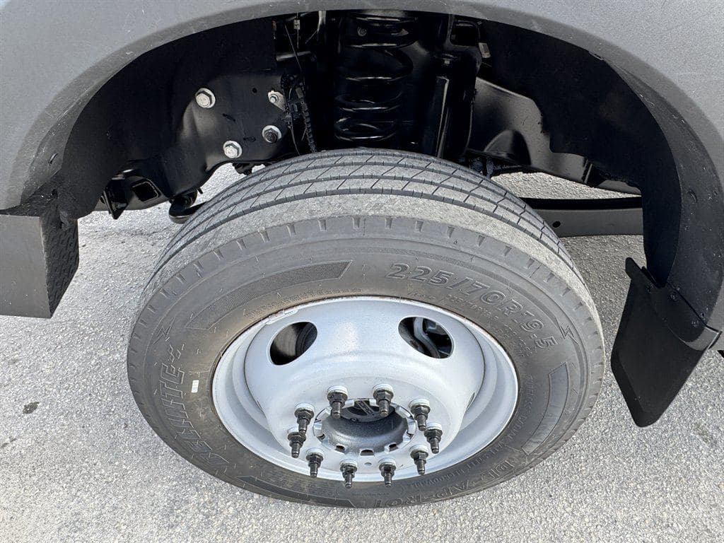 2018 Ford F550 image 30