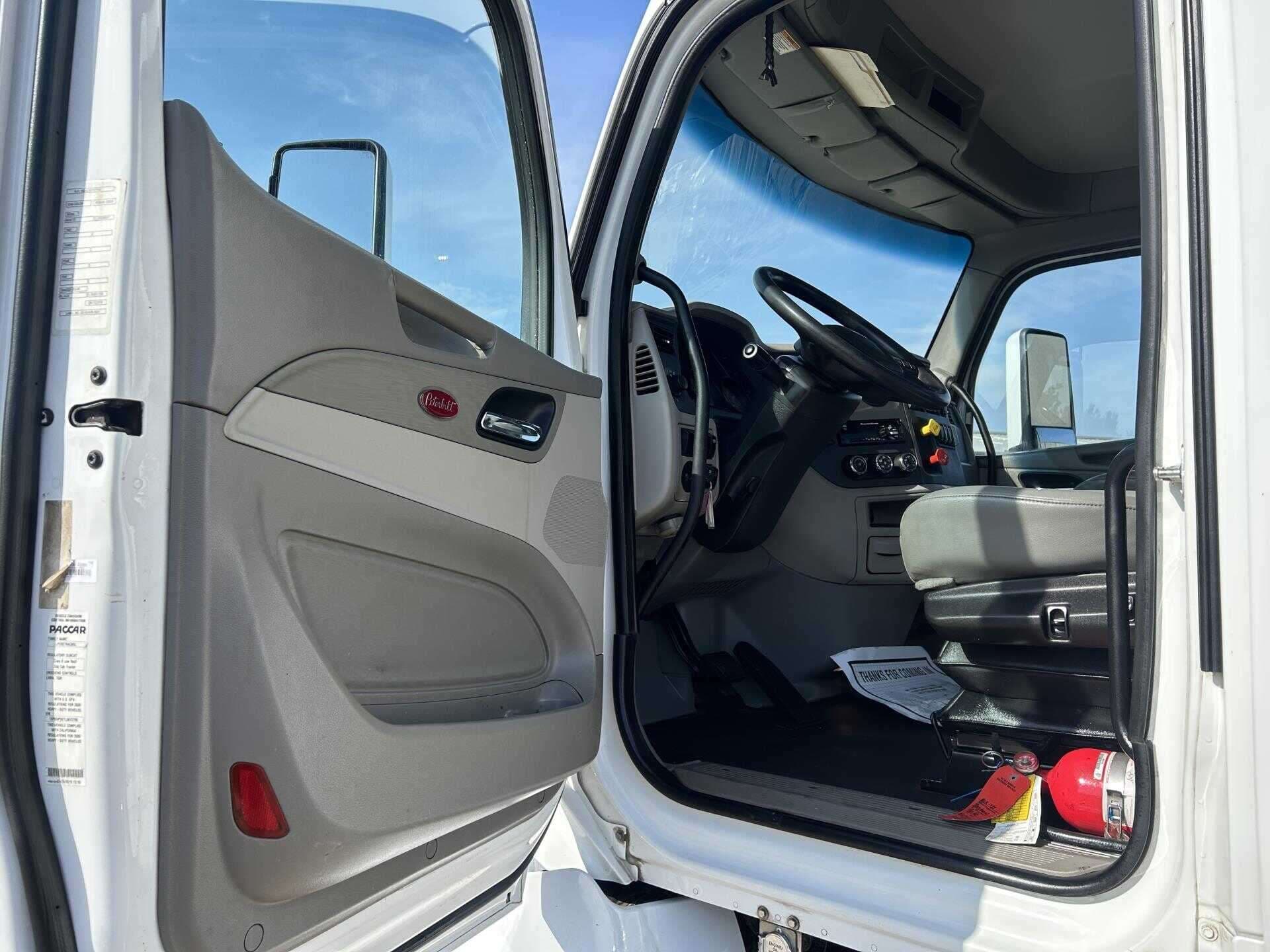 Used 2020 Peterbilt 579 Conventional - Day Cab in Houston, TX image 17