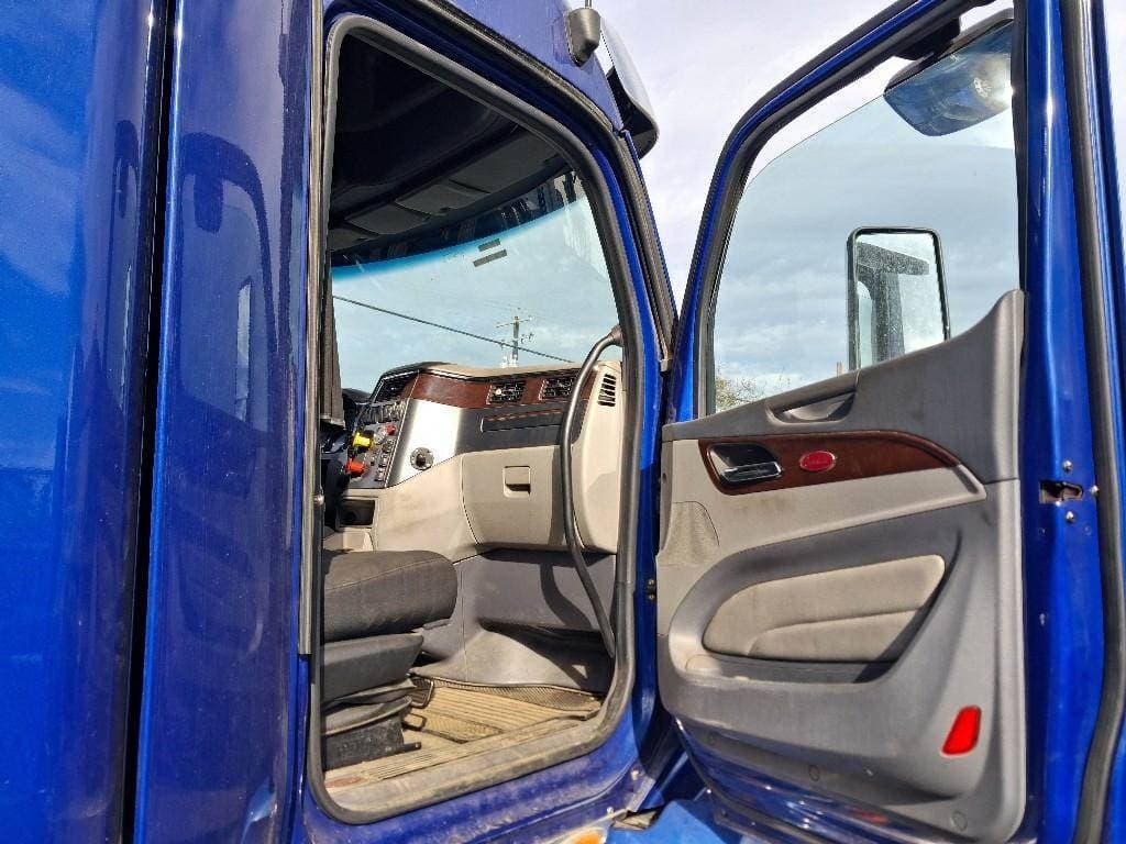 2017 Peterbilt 579 image 5