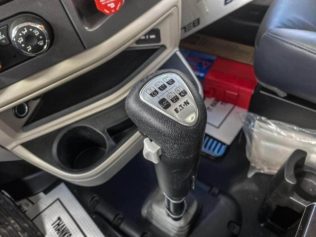2024 Peterbilt 567 image 4