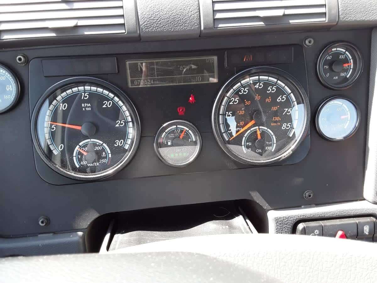 Used 2019 FREIGHTLINER Conventional - Day Cab - CASCADIA 125 image 8