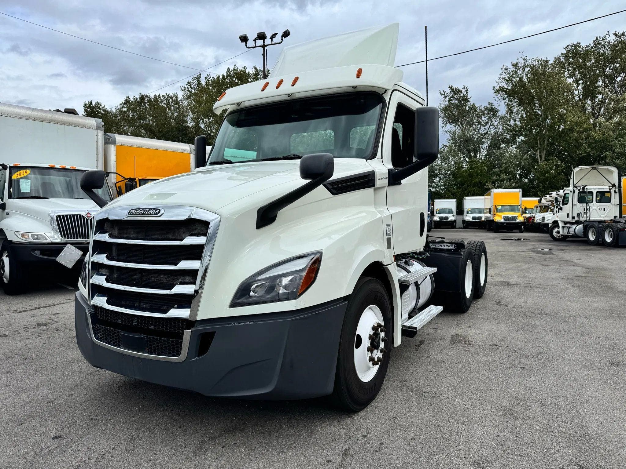 2018 Freightliner Cascadia image 2