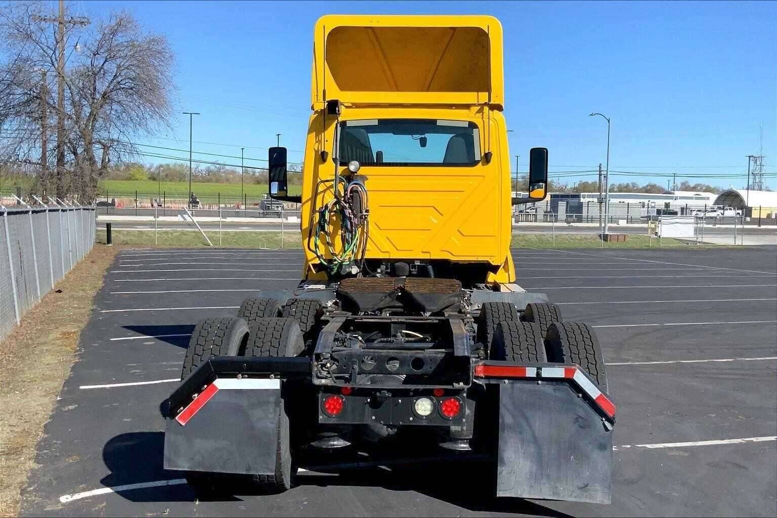 2019 International LT625 image 3