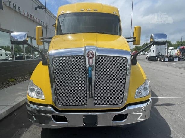 2021 Kenworth T680 image 7