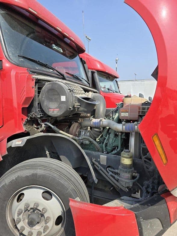 2023 Volvo VNL64T760 image 16