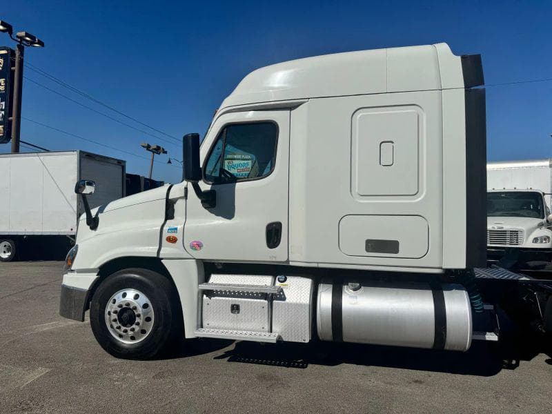 2016 Freightliner Cascadia image 7