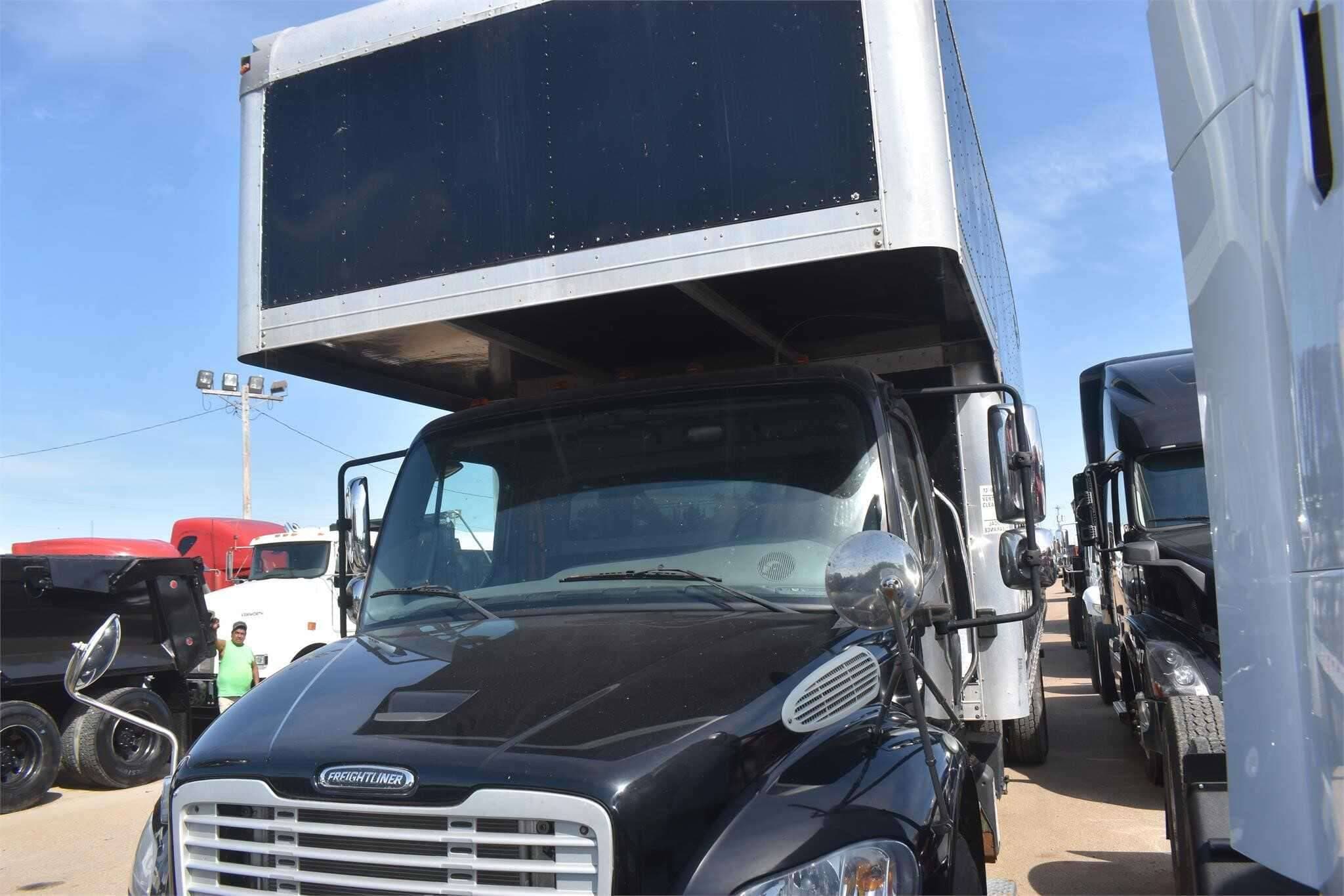 2019 Freightliner M2 image 7
