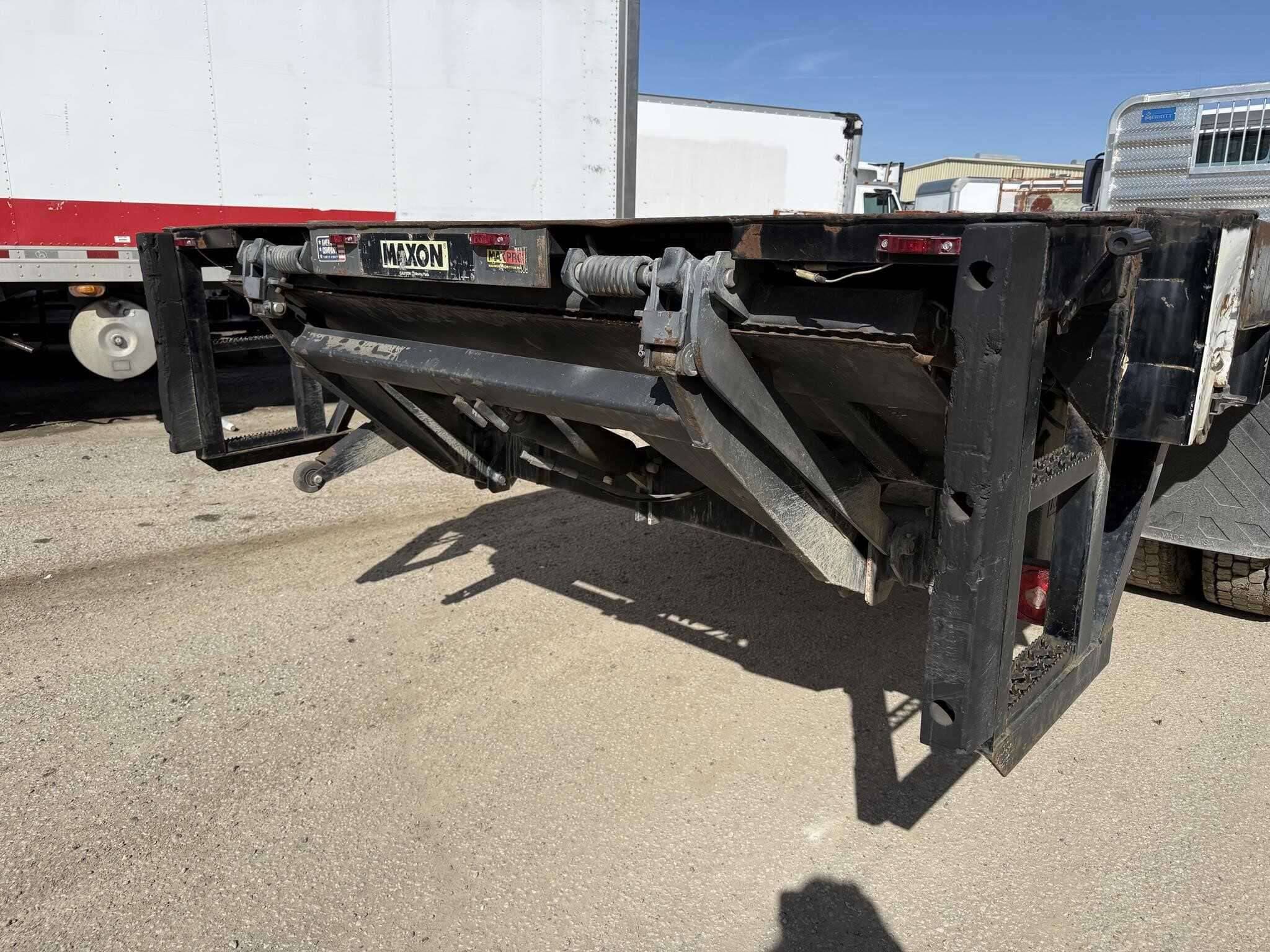 2017 Freightliner M2 image 4
