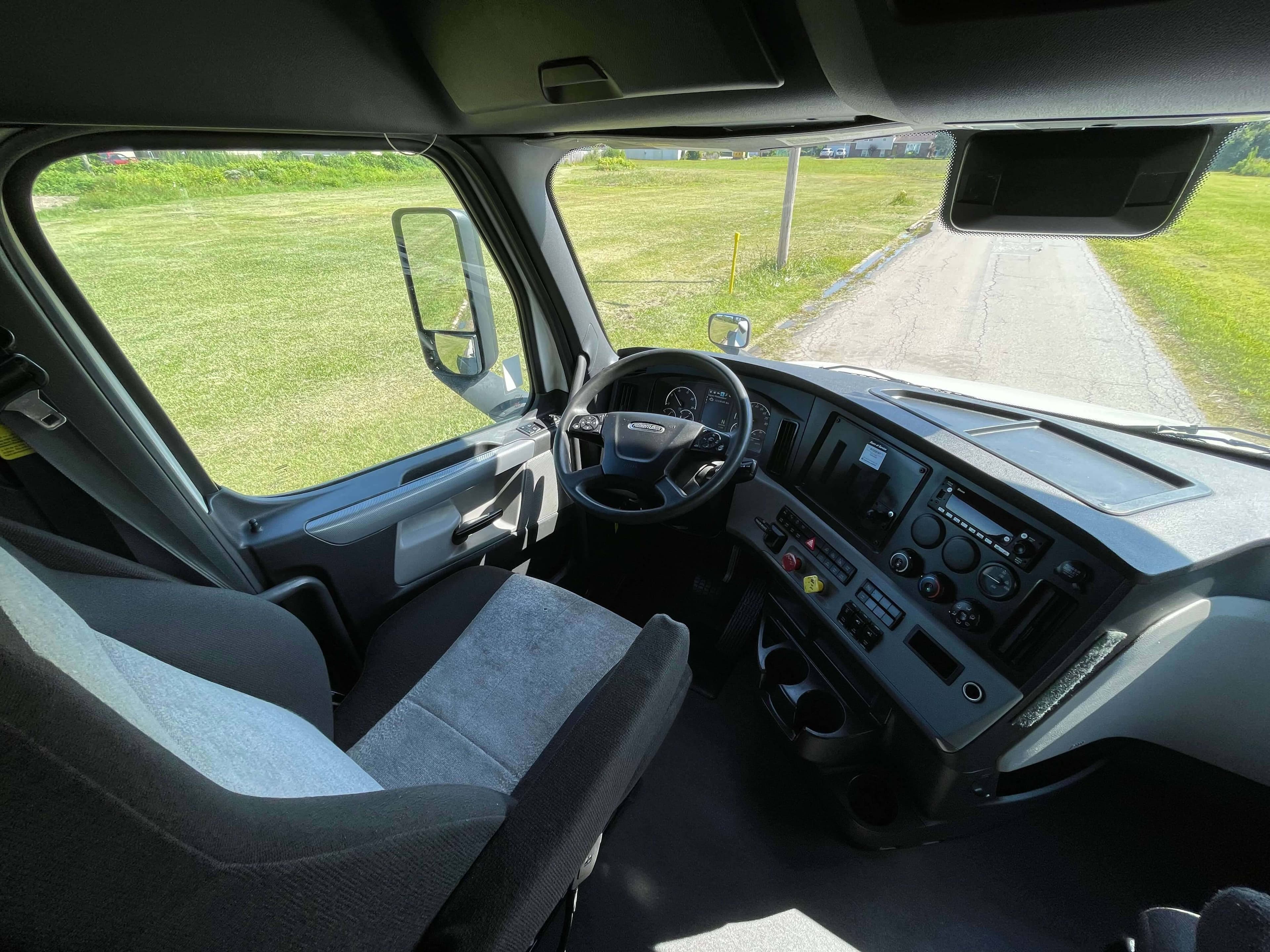 2022 Freightliner Cascadia 126 image 17