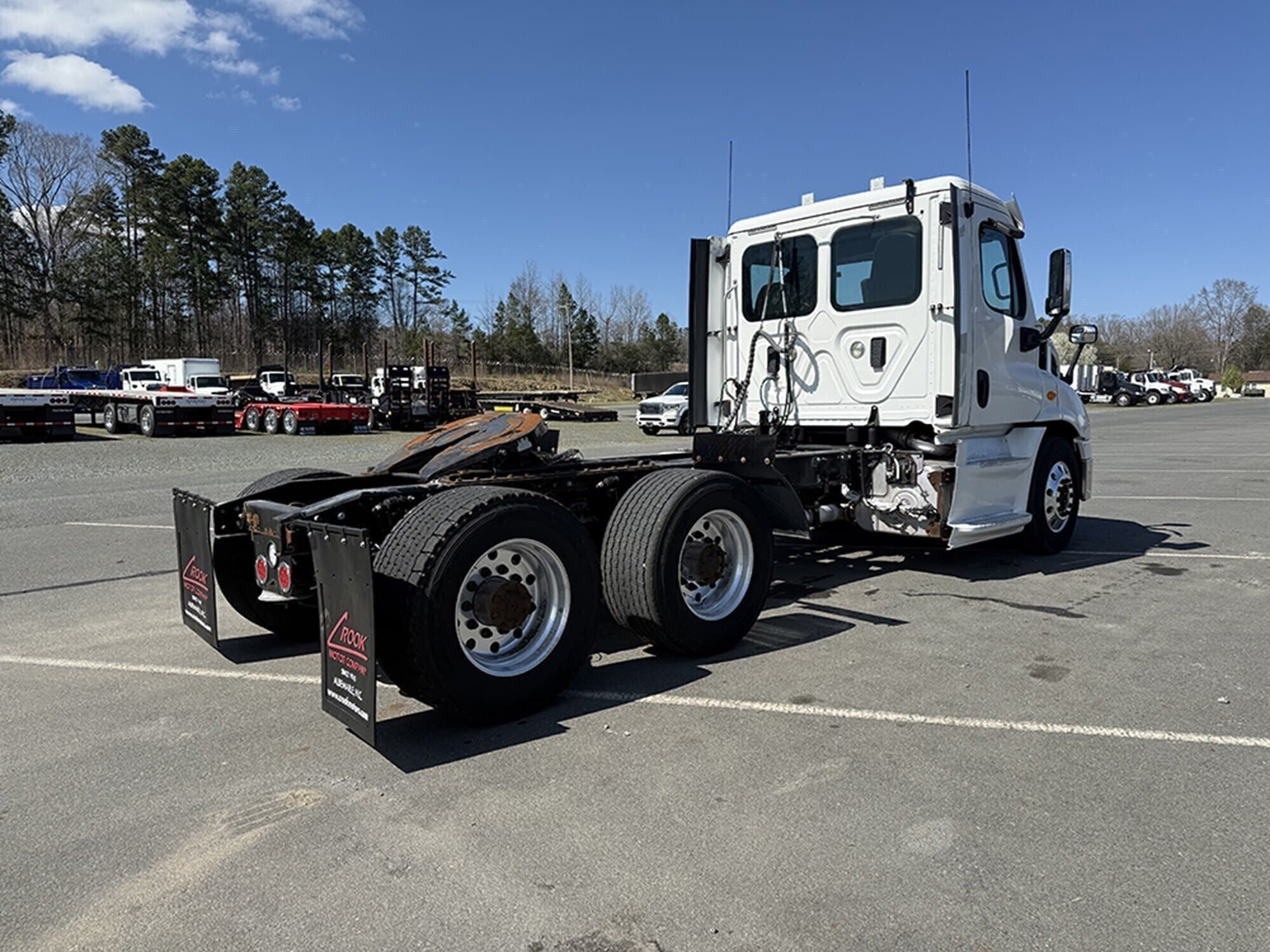 Used 2014 FREIGHTLINER Conventional - Day Cab - CASCADIA 113 For Sale image 5