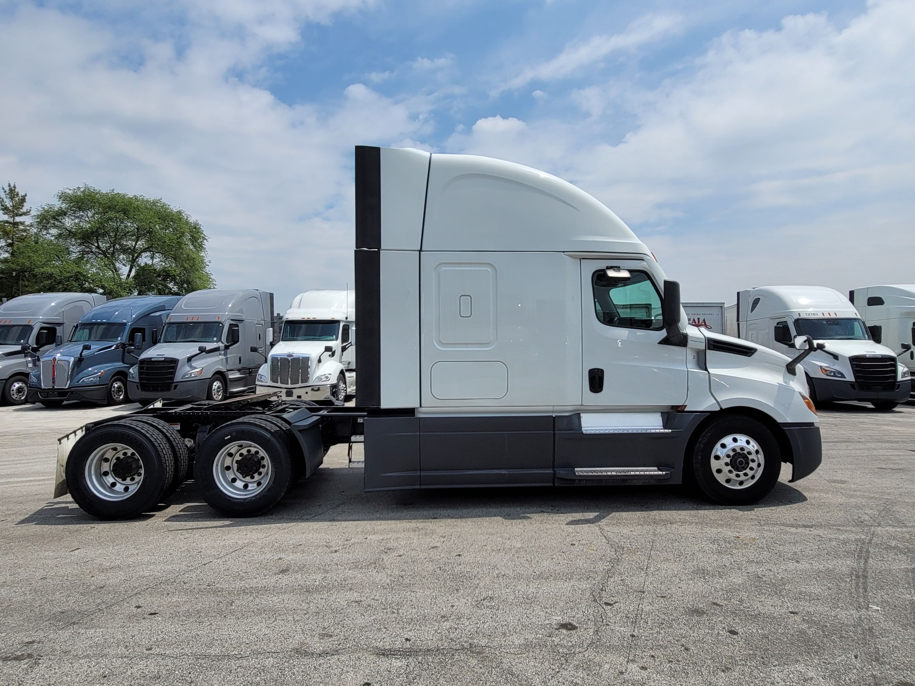 2023 Freightliner Cascadia 126 image 4