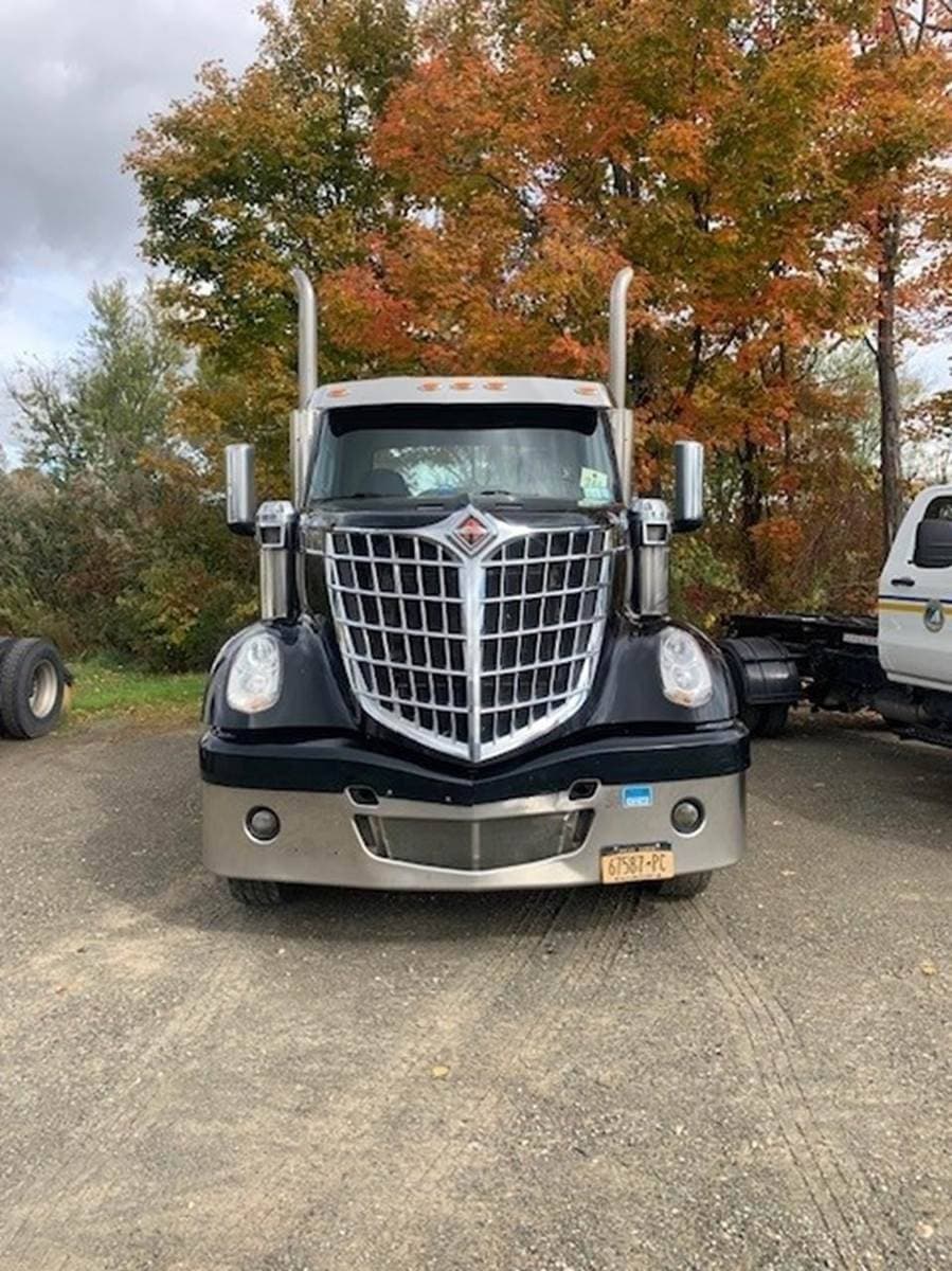 2022 International LoneStar Day Cab Truck - Cummins 525HP, 18 Speed Manual image 3