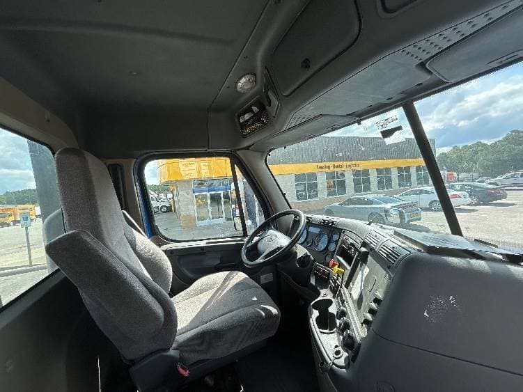 2018 Freightliner Cascadia image 4