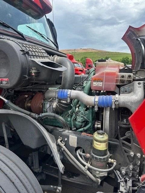 2023 Volvo VNL64T760 image 9