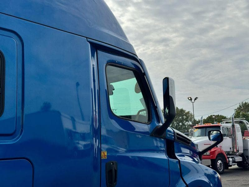 2021 Freightliner Cascadia image 15