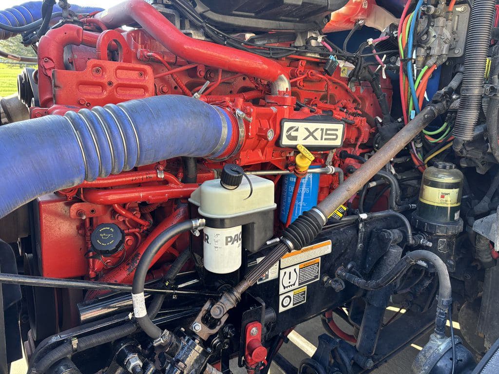 Used 2022 PETERBILT 579 image 6