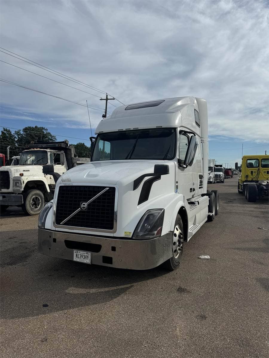 2016 Volvo VNL64T670 image 1