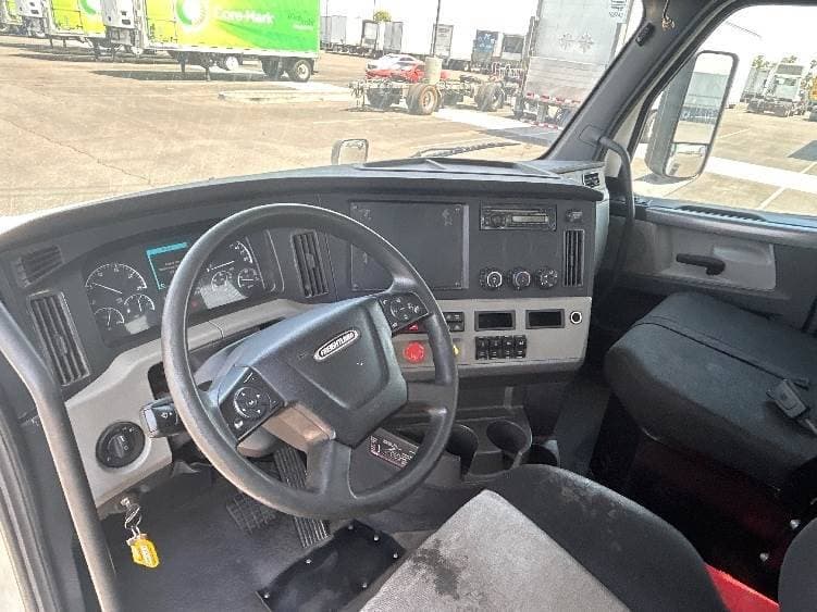 2019 Freightliner Cascadia 126 Day Cab Truck - 455HP, 12 Speed Automatic image 10