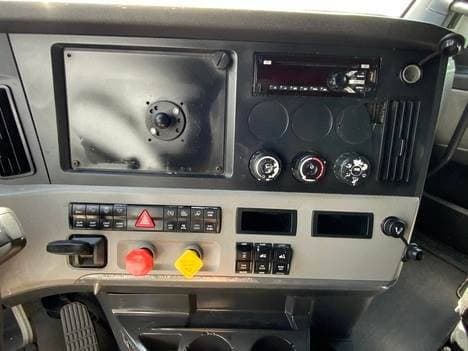 2020 Freightliner Cascadia image 13