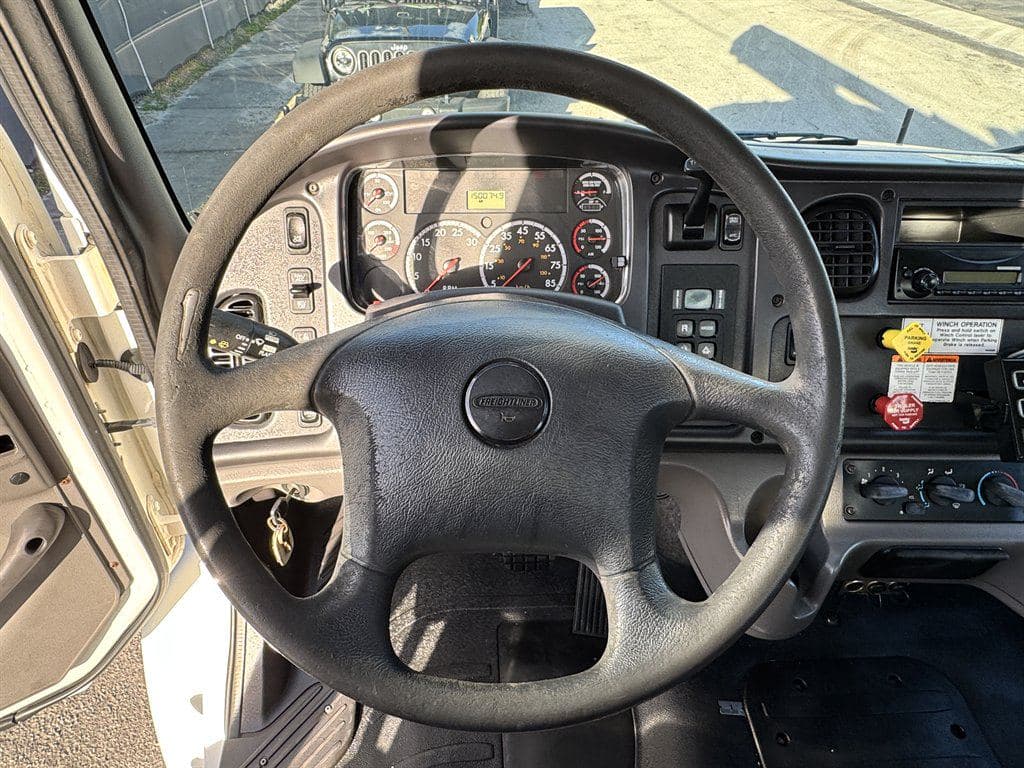 2015 Freightliner M2 106 image 66