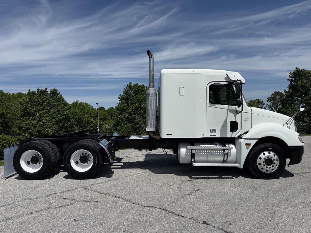 Used 2006 FREIGHTLINER CL120 image 17