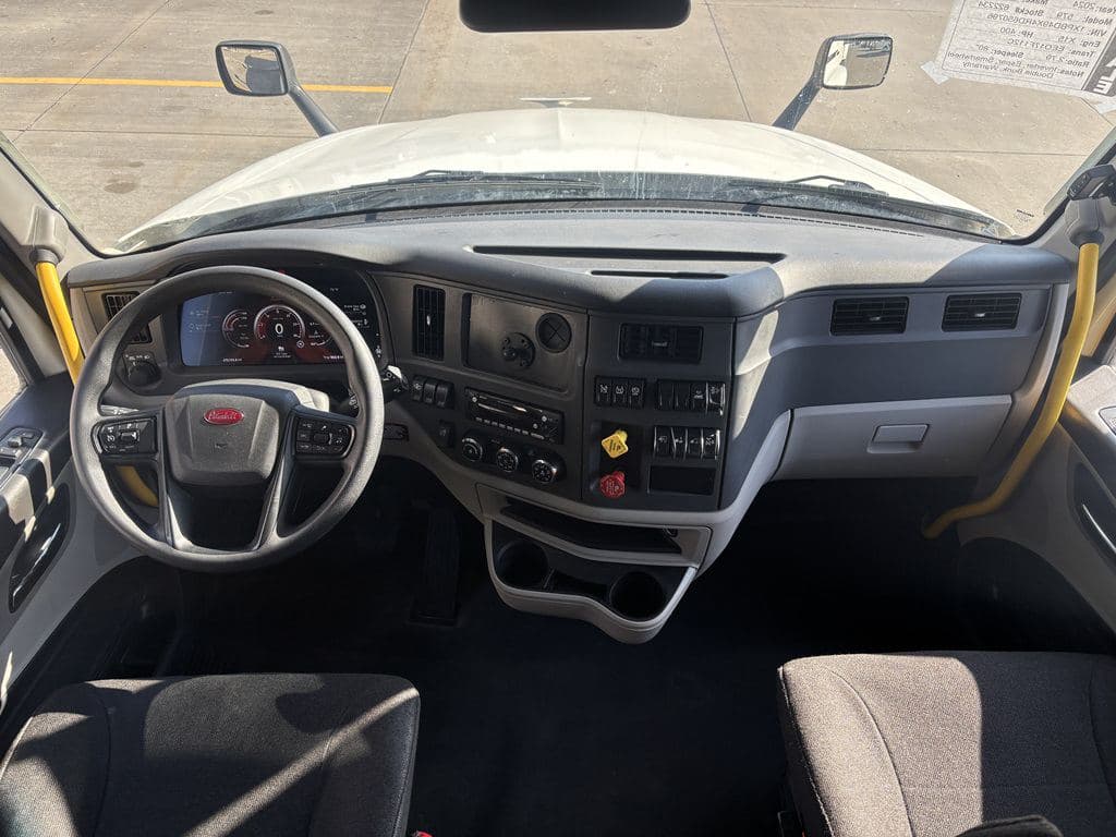 Used 2024 PETERBILT 579 image 3