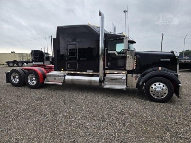 2021 Kenworth W9 Series image 9