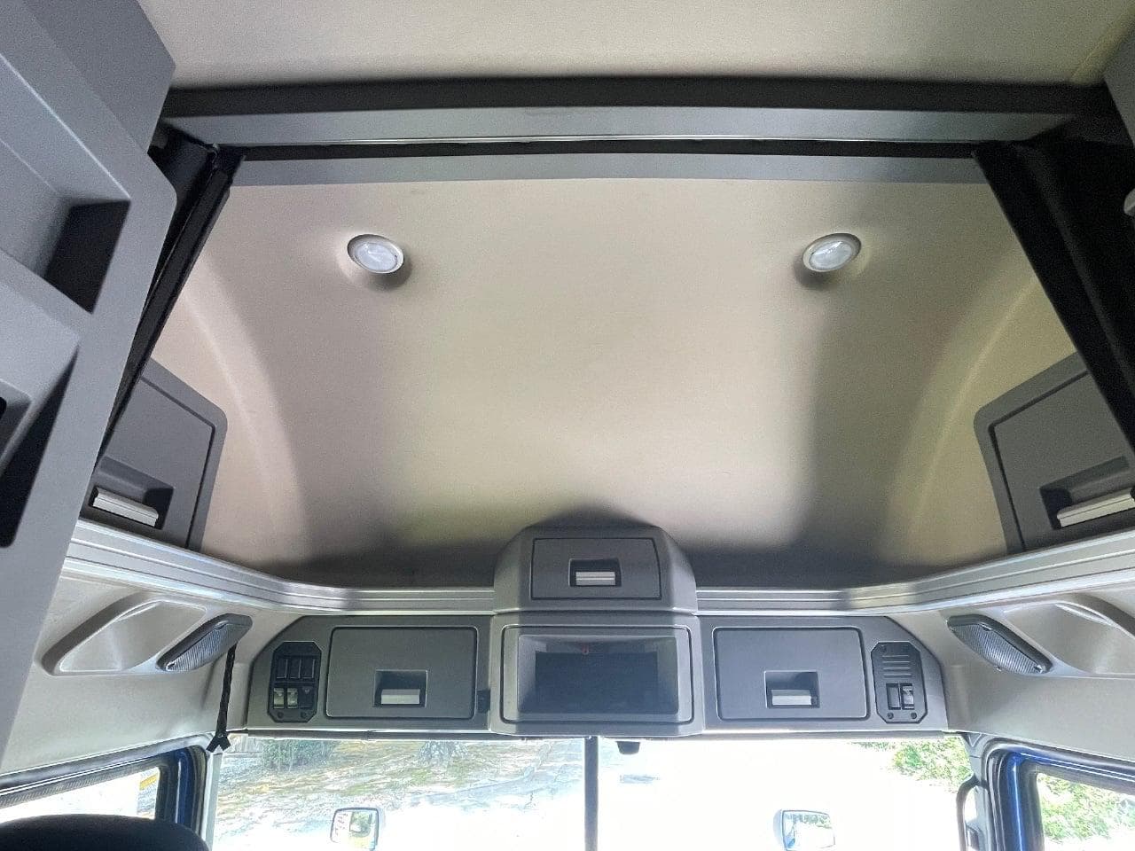 2019 Mack Anthem image 27