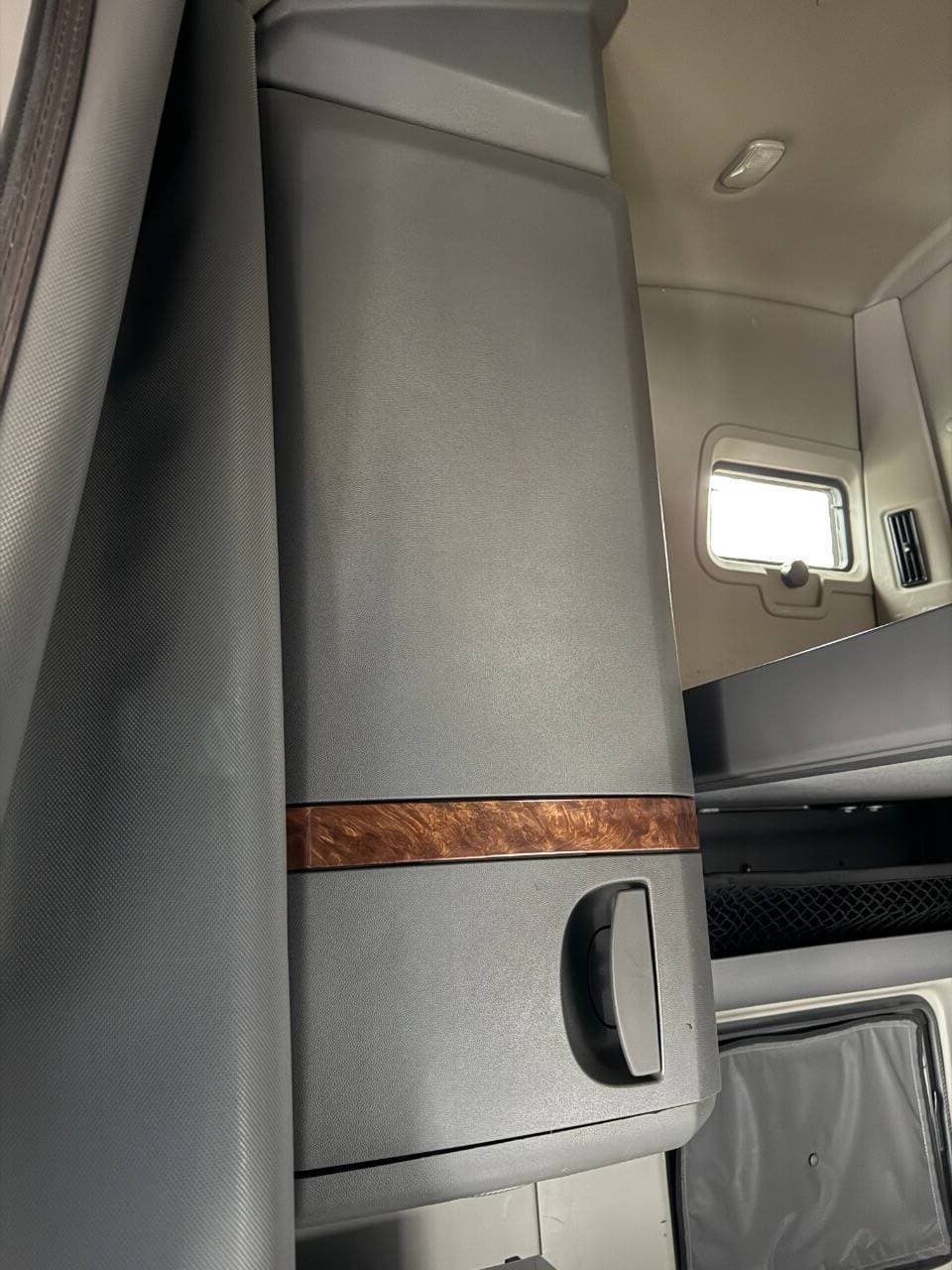 2022 International LT625 image 25