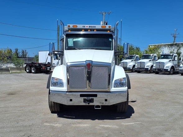2025 Kenworth T880 image 3