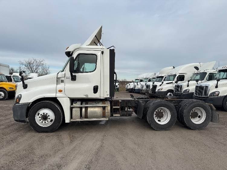 2018 Freightliner Cascadia image 10