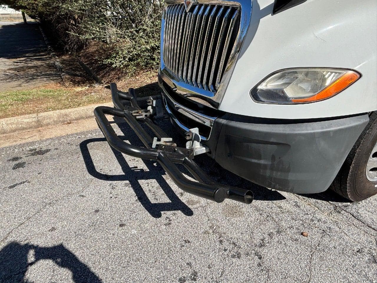 2018 International LT625 image 5