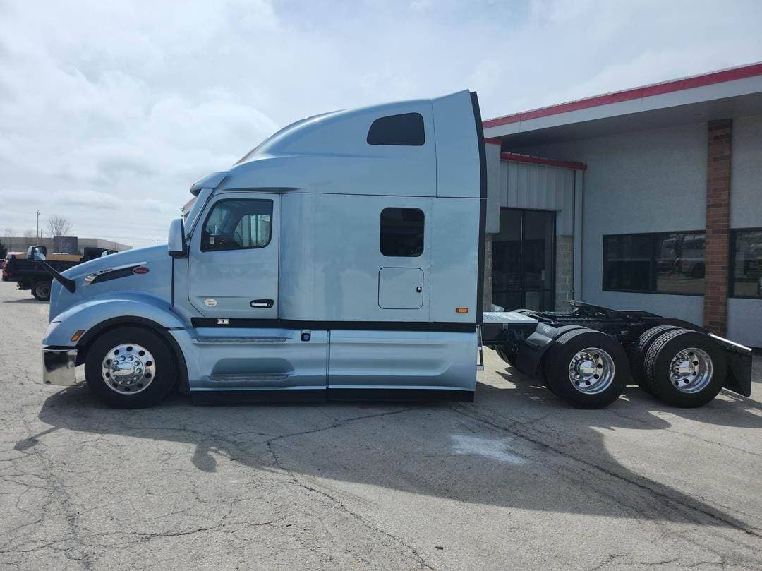 2024 Peterbilt 579 image 3