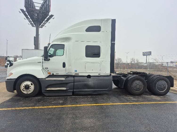 2023 International LT62F image 3