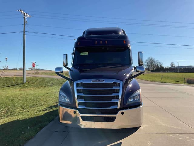 2022 Freightliner Cascadia 126