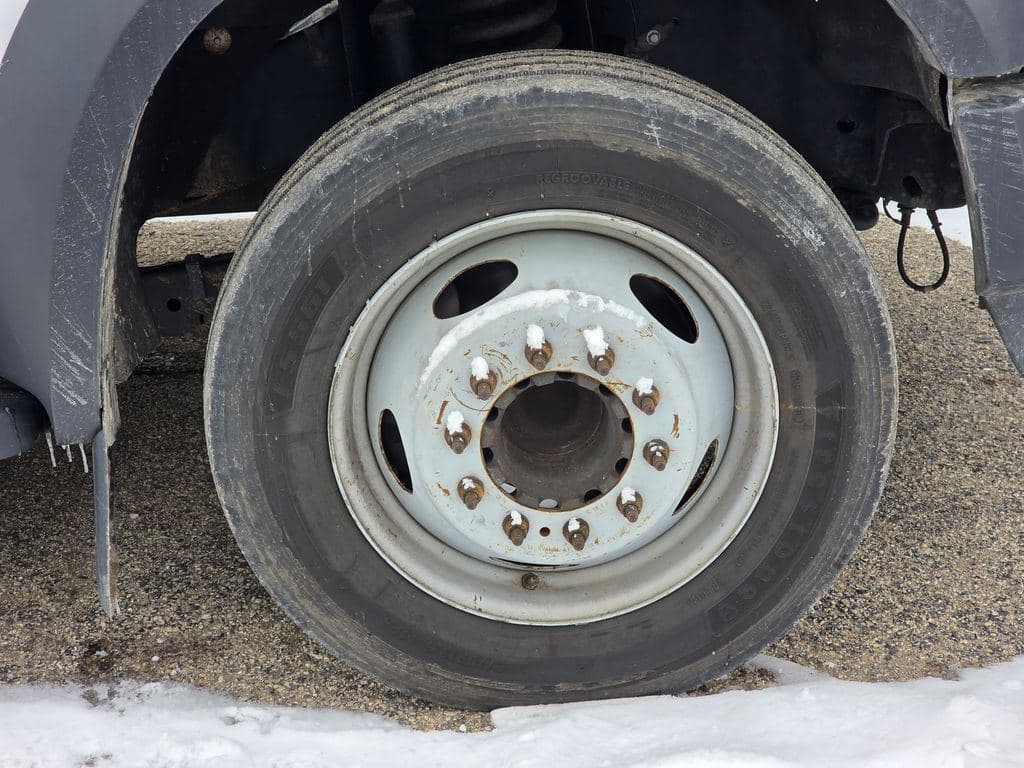 2009 Ford F-550SD XLT DRW image 10