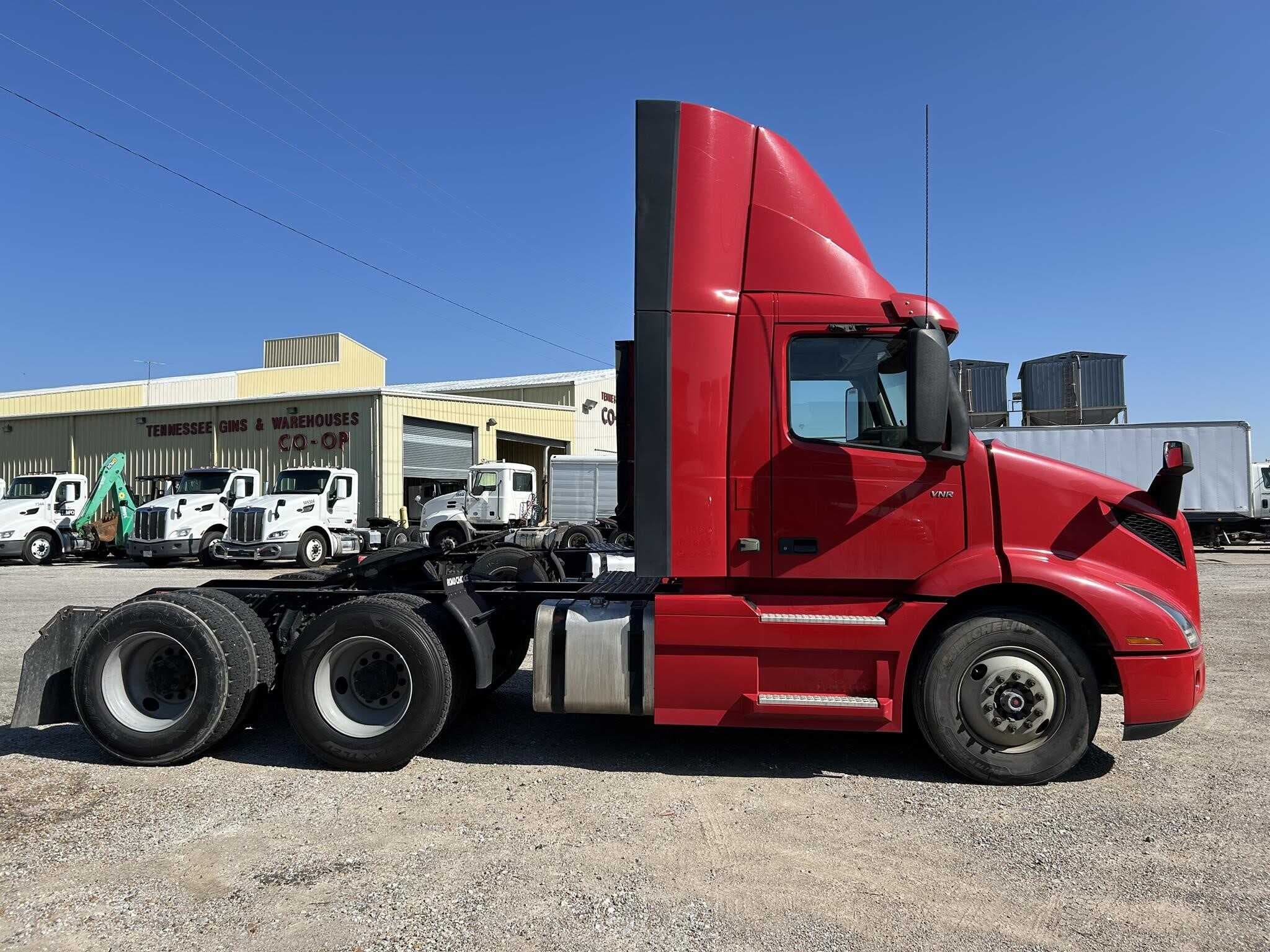 2020 Volvo VNR640 image 5