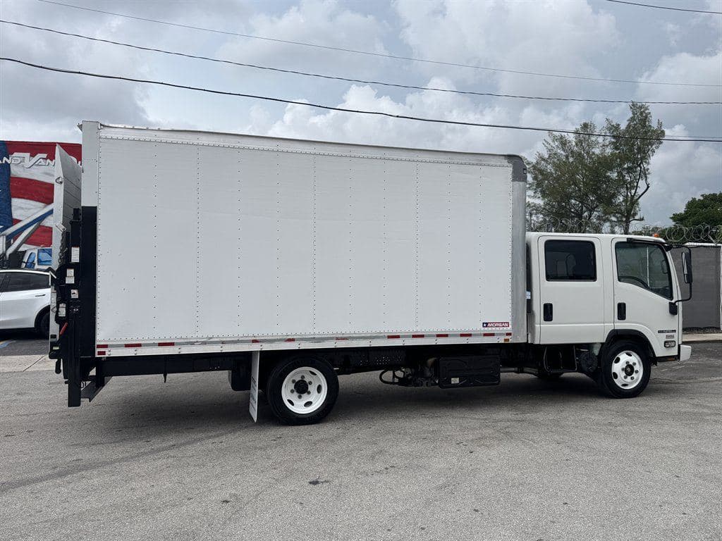 2021 Isuzu NPR XD image 14