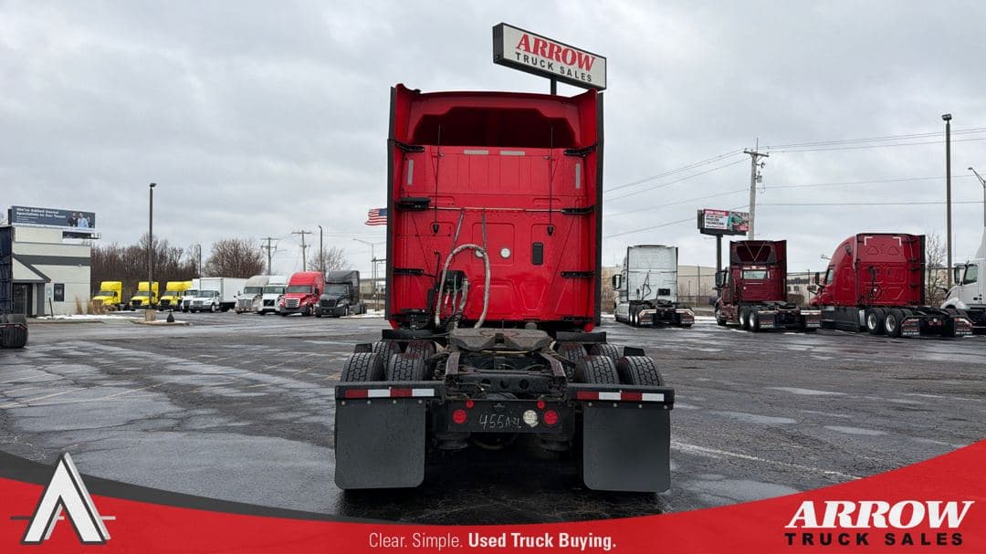 2021 International LT625 image 8