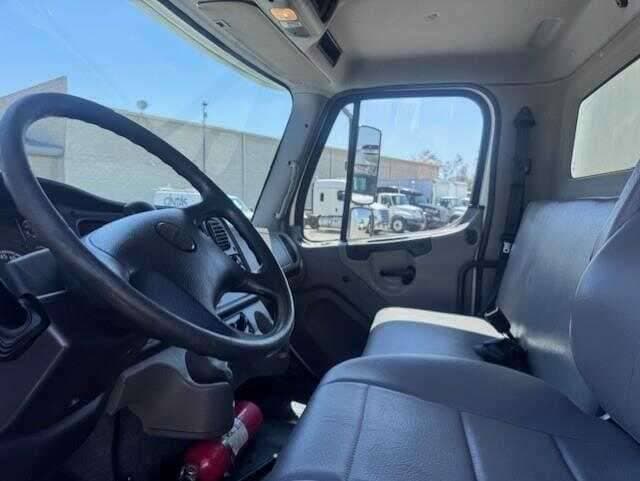 2019 Freightliner M2 image 9