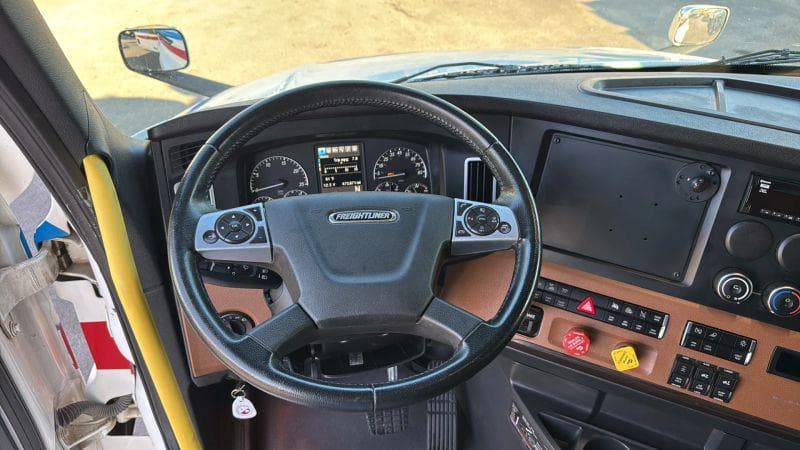 2021 Freightliner Cascadia image 29