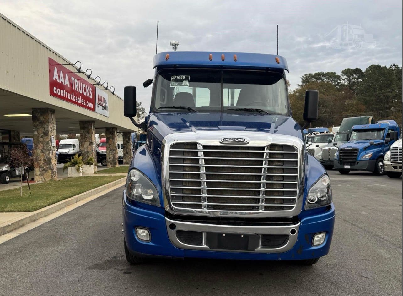 2017 Freightliner Cascadia 125 image 9