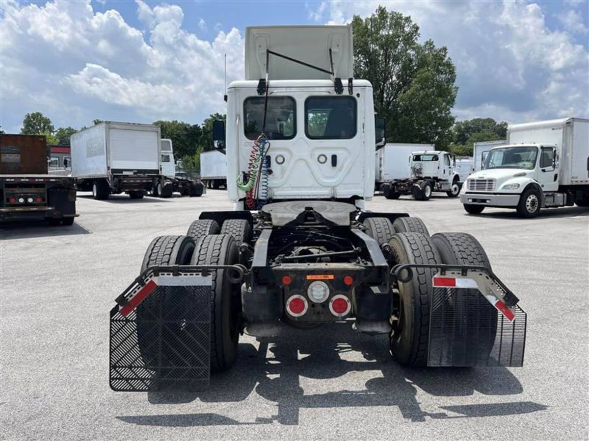 2019 Freightliner Cascadia 126 Day Cab Truck - 450HP, 12 Speed Automatic image 5