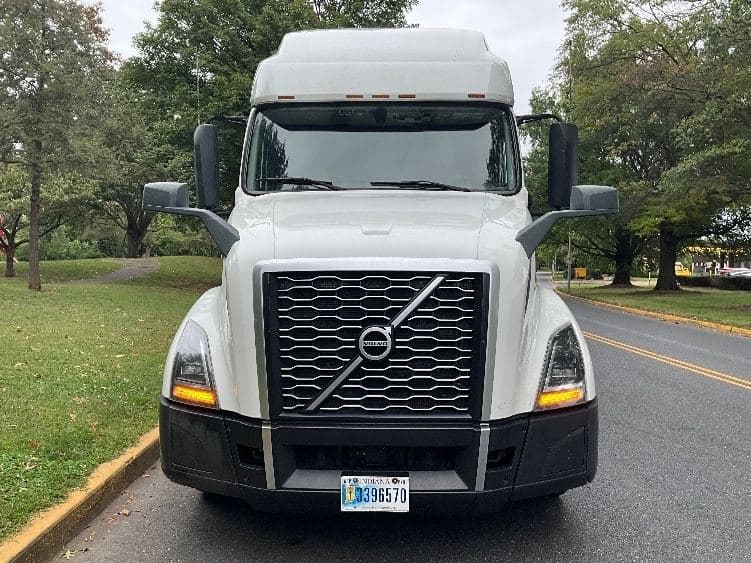2022 Volvo VNL image 2